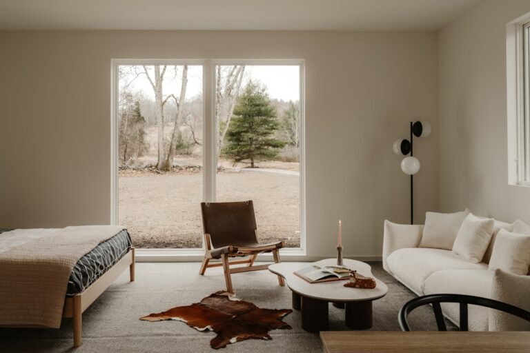 How to Create a Cozy Atmosphere with Simple Decor Techniques